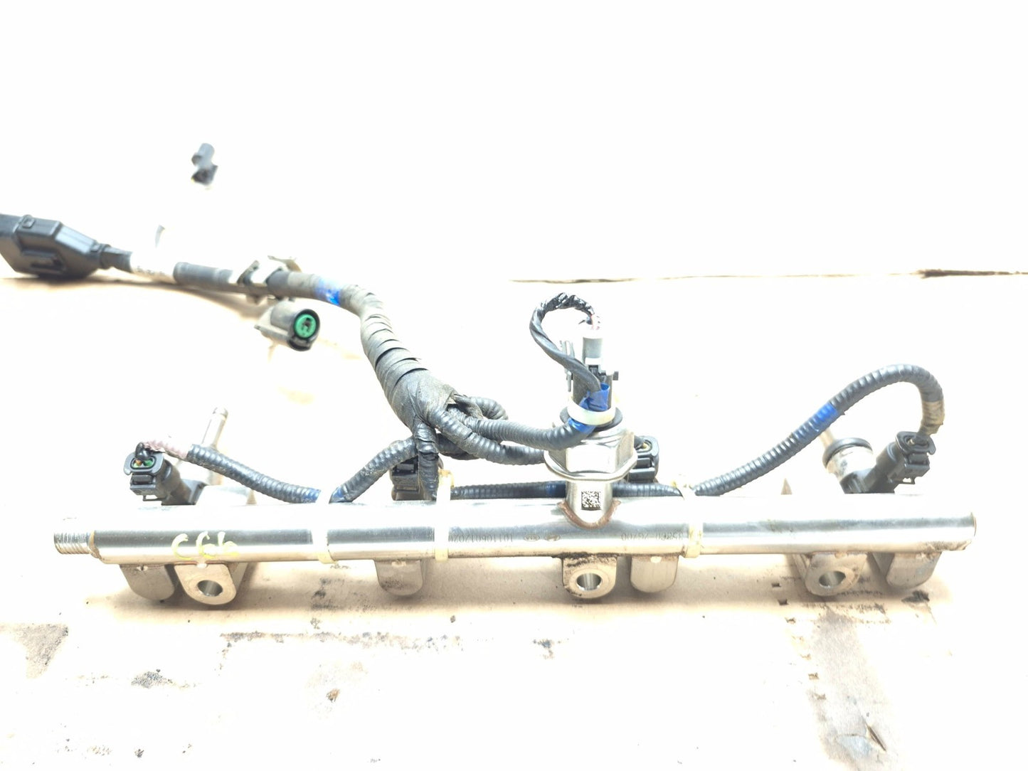 2012 Hyundai Sonata 2.4l Fuel Rail W/ Injector Assy OEM