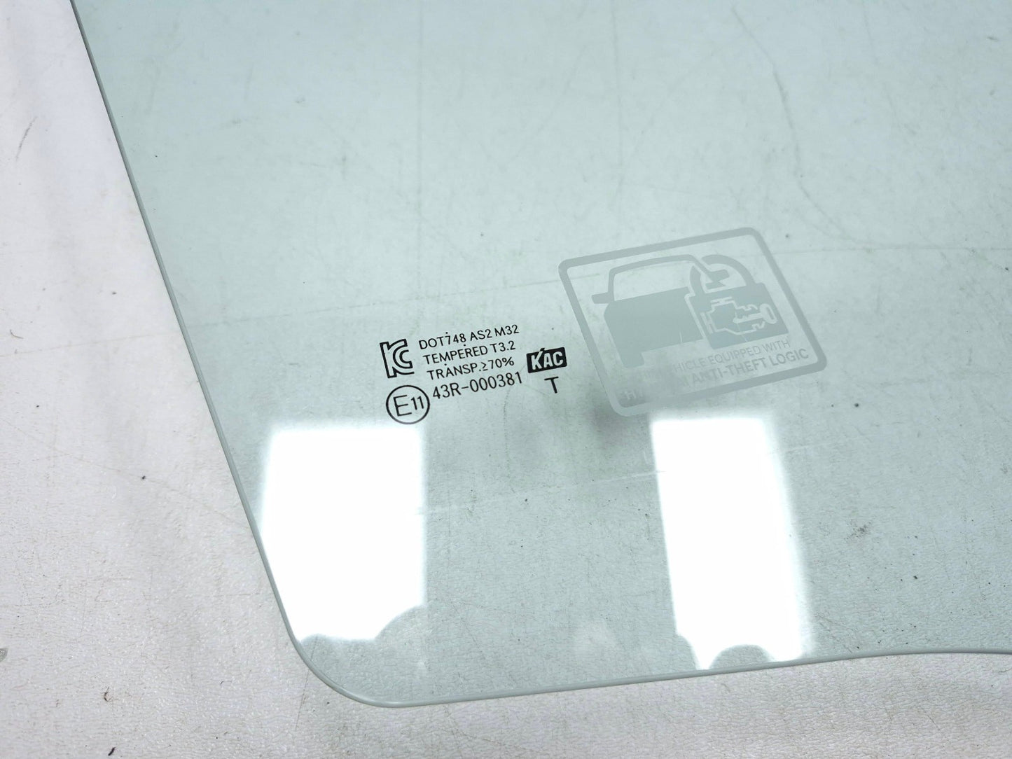 2014 Hyundai Accent Front Right Door Window Glass OEM