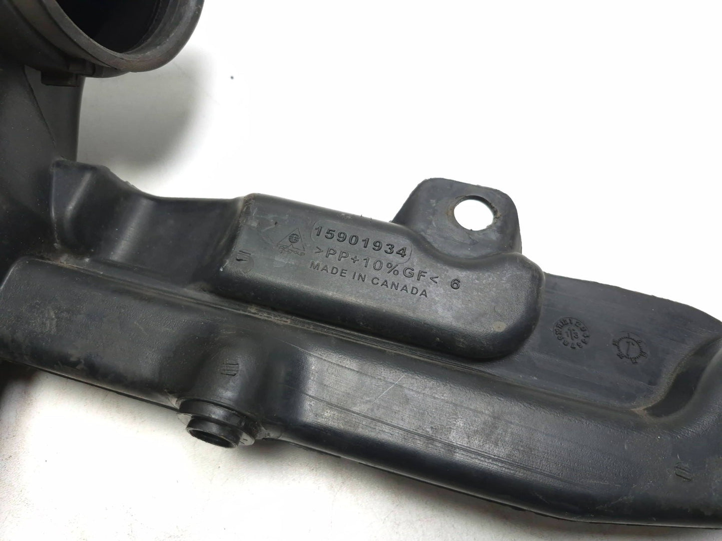 2013 Cadillac Escalade Esv Air Cleaner Outlet Duct OEM