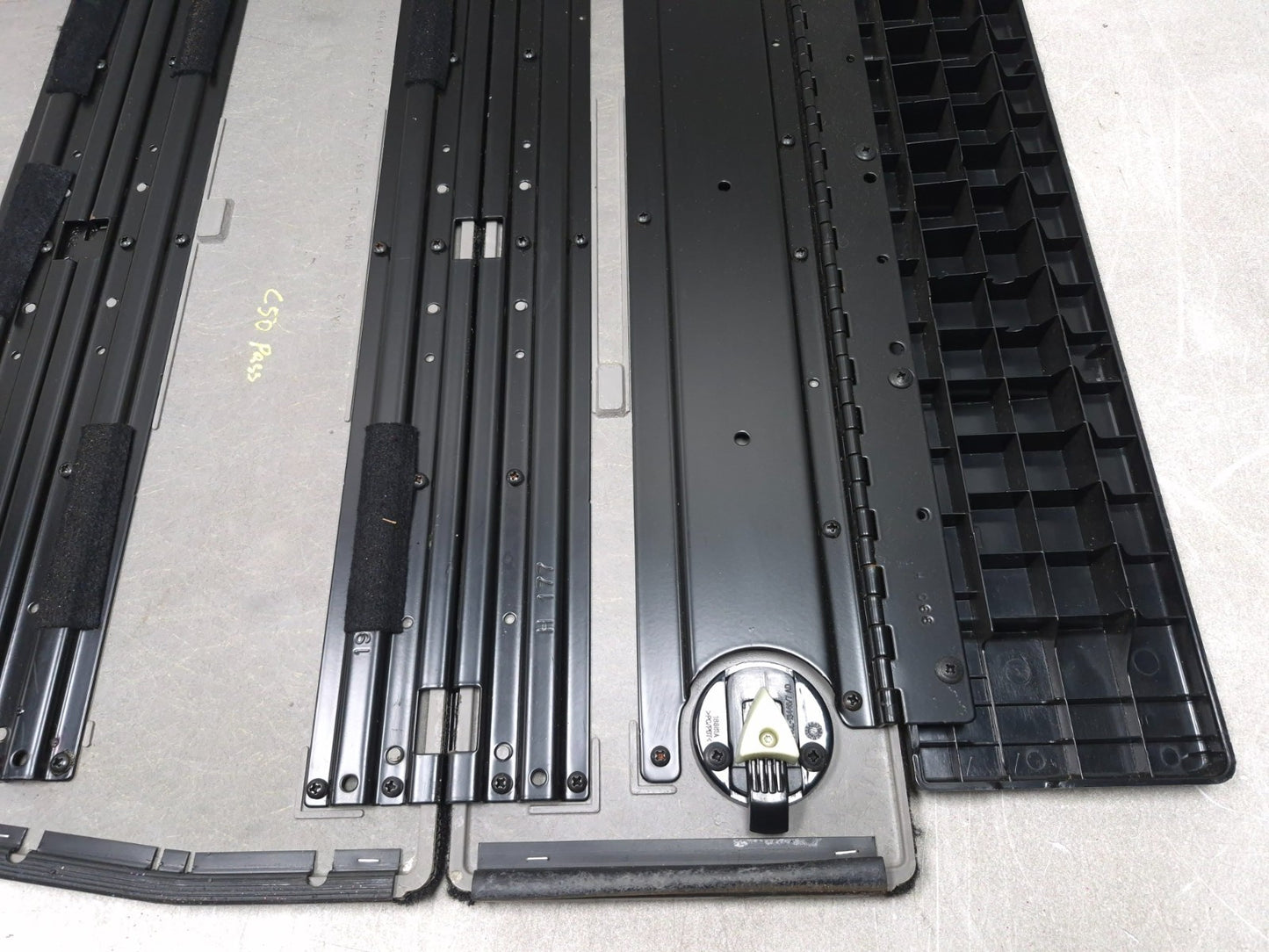 2013 Dodge Grand Caravan Rear Second Row Floor Cover Panel Carpet Passenger Oem✅