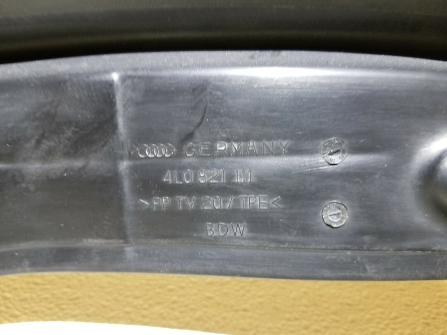 11-15 Audi Q7 Front Fender Inner Shield Plate Left Driver Side OEM 4l0821111