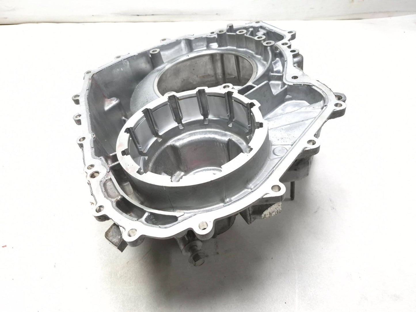 2019 Ford Ecosport Automatic Transmission Case Bell Housing 1.0l OEM
