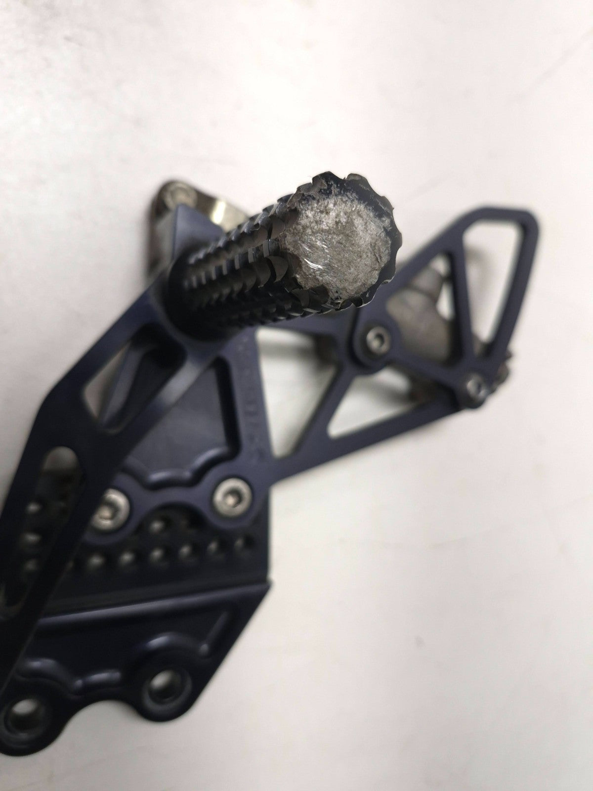 2005 Kawasaki Ninja Zx10r Rear Master Cylinder W/ Front Right Footrest Assy OEM