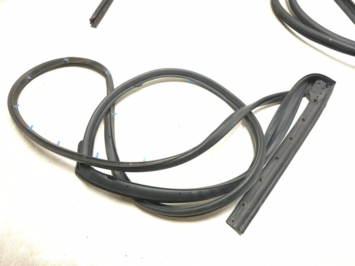 2018 Hyundai Sonata Rear Door Weatherstrip Seal Passenger Side Right 3pcs OEM