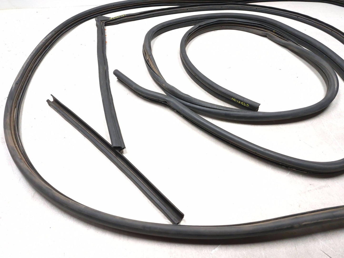 2013 Ford Transit Connect Front Door Weatherstrip Seal Left & Right OEM