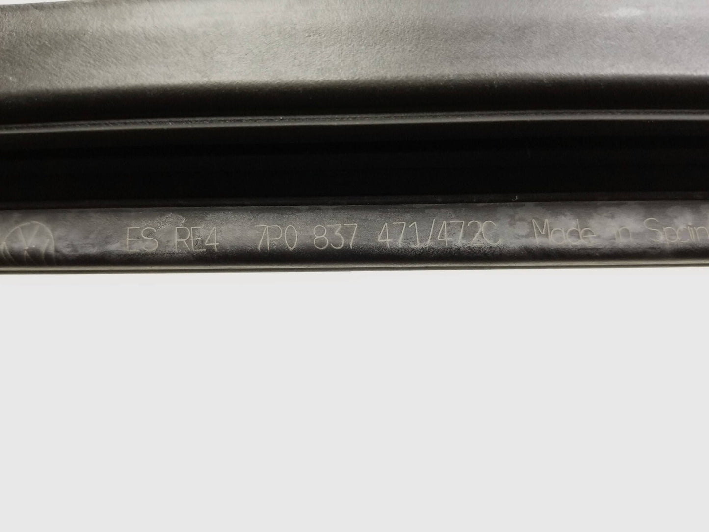 2012 Porsche Cayenne Door Window Frame Molding Front Passenger Side Right OEM