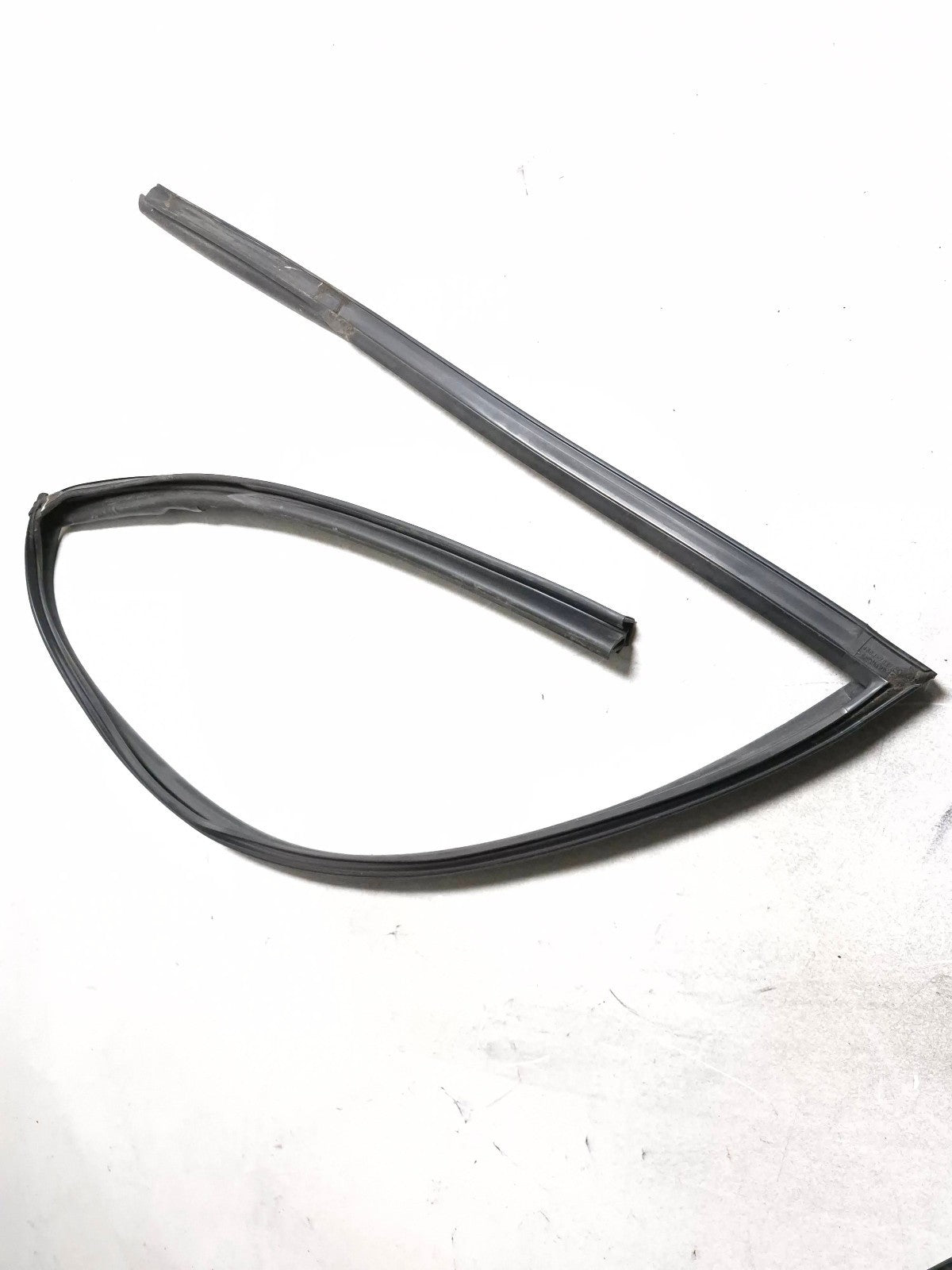 2010 Nissan Maxima Front Right Door Weatherstrip Seal OEM