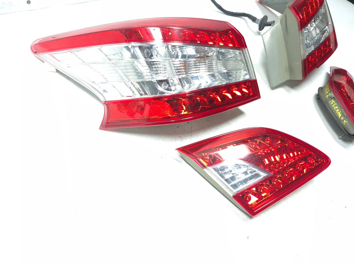 2015 Nissan Sentra Rear Tail Light Left & Right 4 Pcs OEM