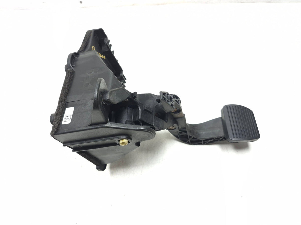 2017 Jeep Renegade Brake Pedal W/ Mount Bracket OEM