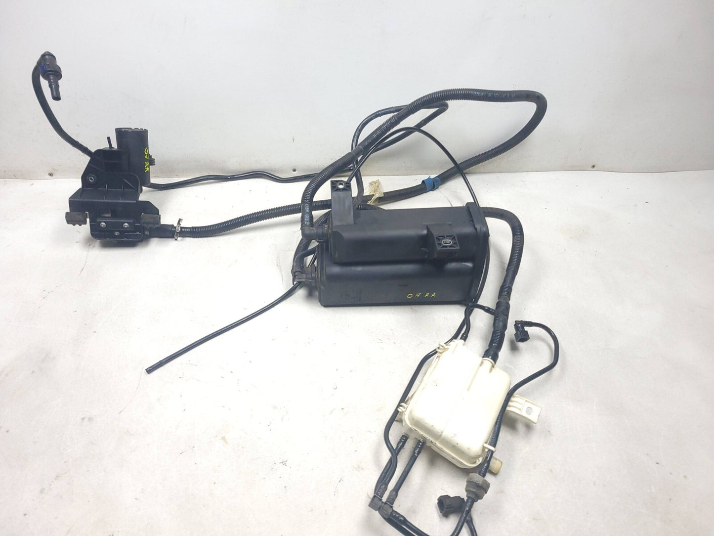 2007 Range Rover 4.2l Fuel Vapor Canister W/ Valve OEM