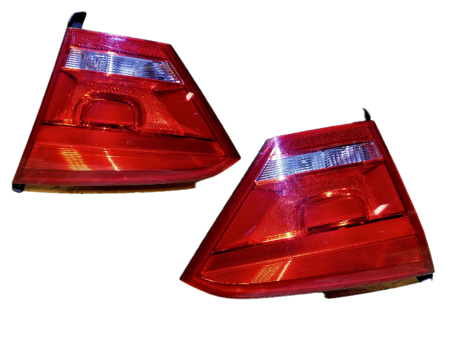 2014 VW Passat Tail Light Left & Right Pair OEM