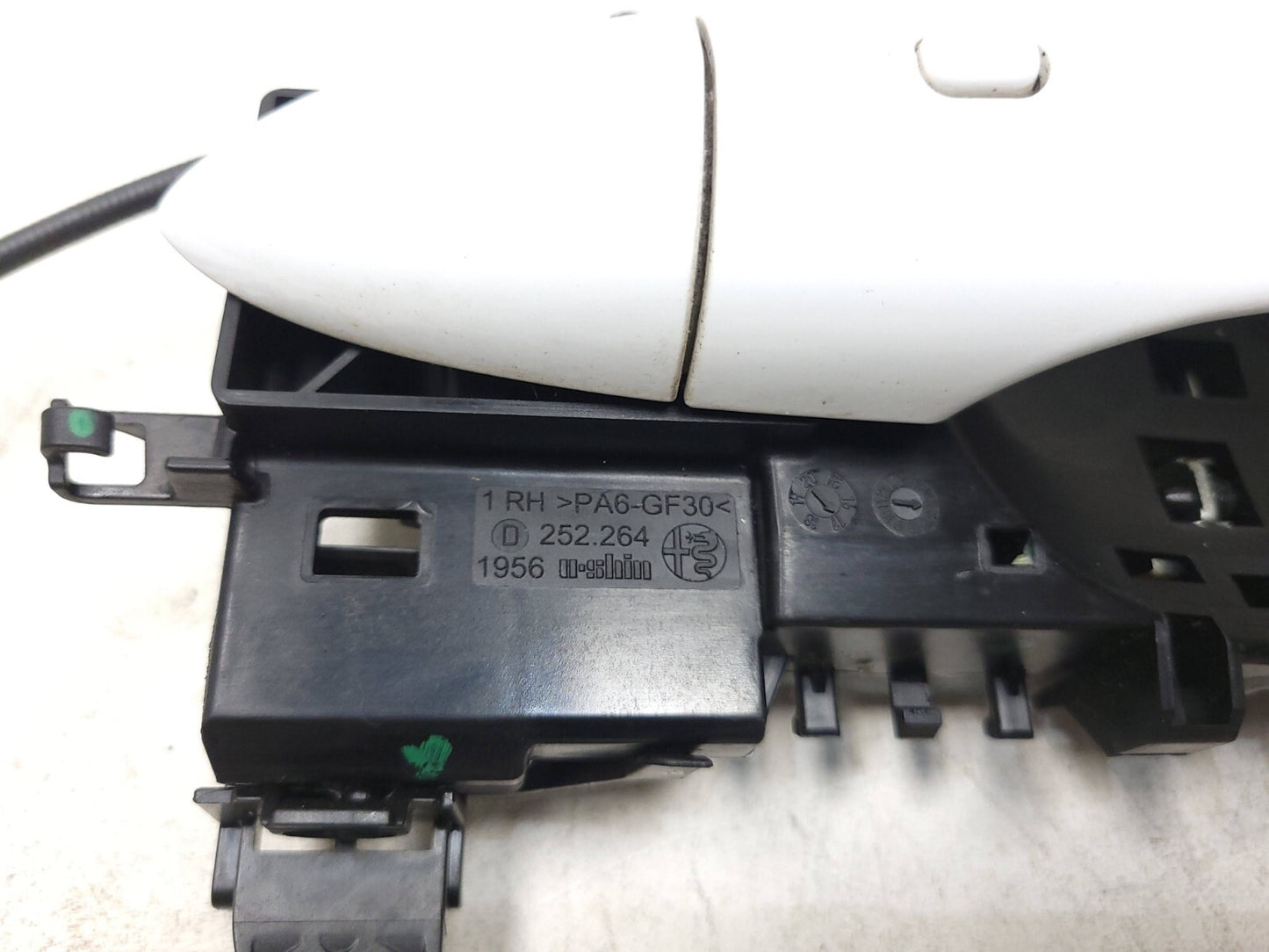 2018 Alfa Romeo Stelvio Side Door Handle Front Passenger Side Right OEM