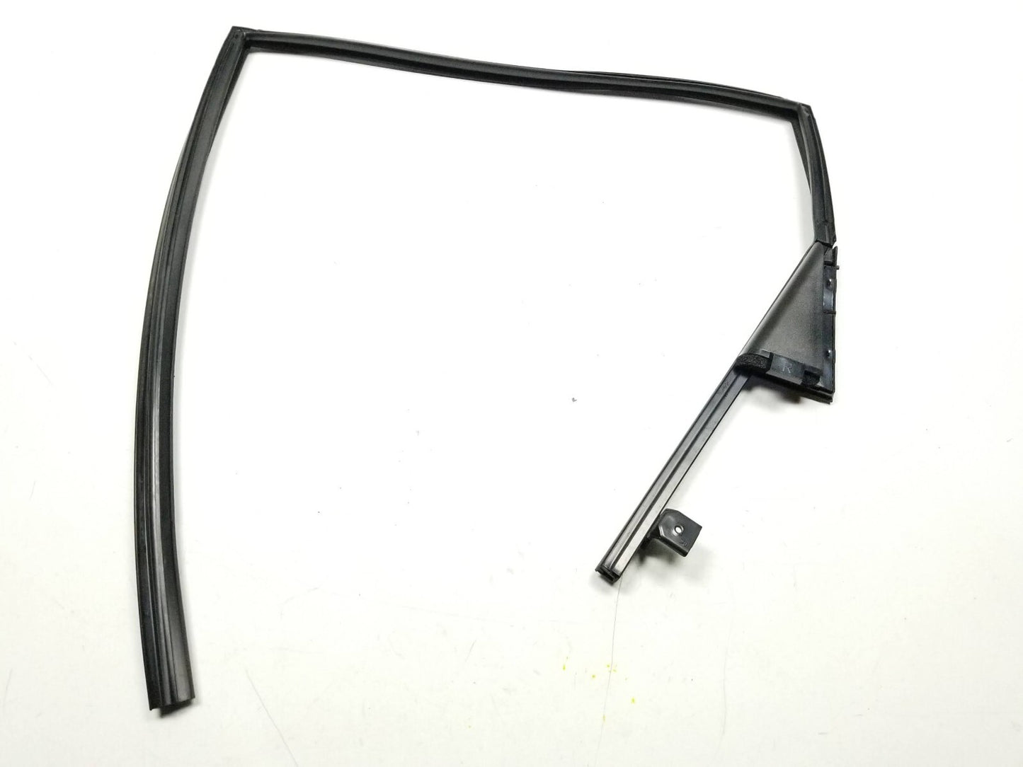 12 13 14 15 Nissan Rogue Rear Door Window Chanel Seal Passenger Side Right OEM