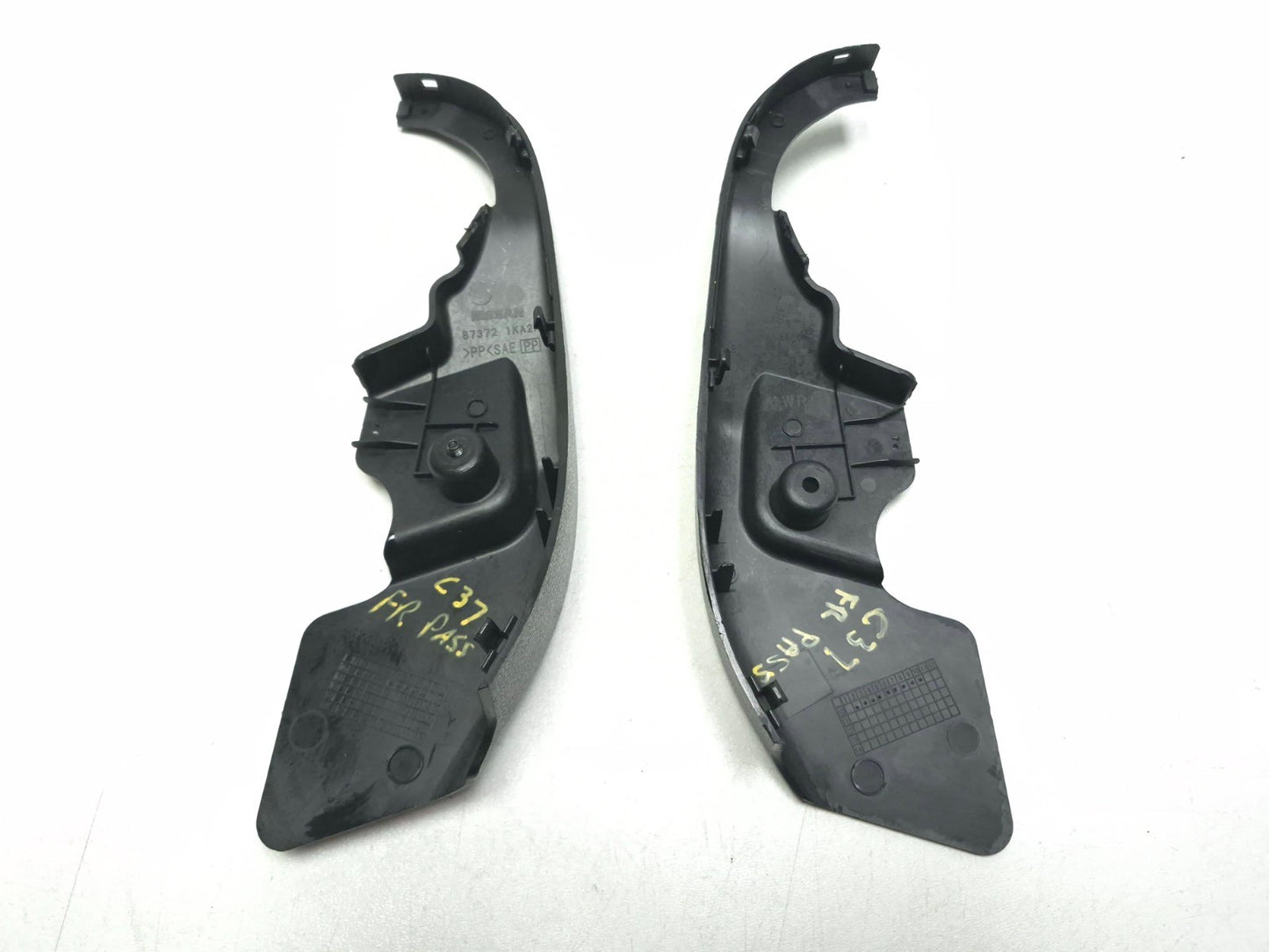 2011 Nissan Juke Seat Side Trim Front Passenger Side Right OEM