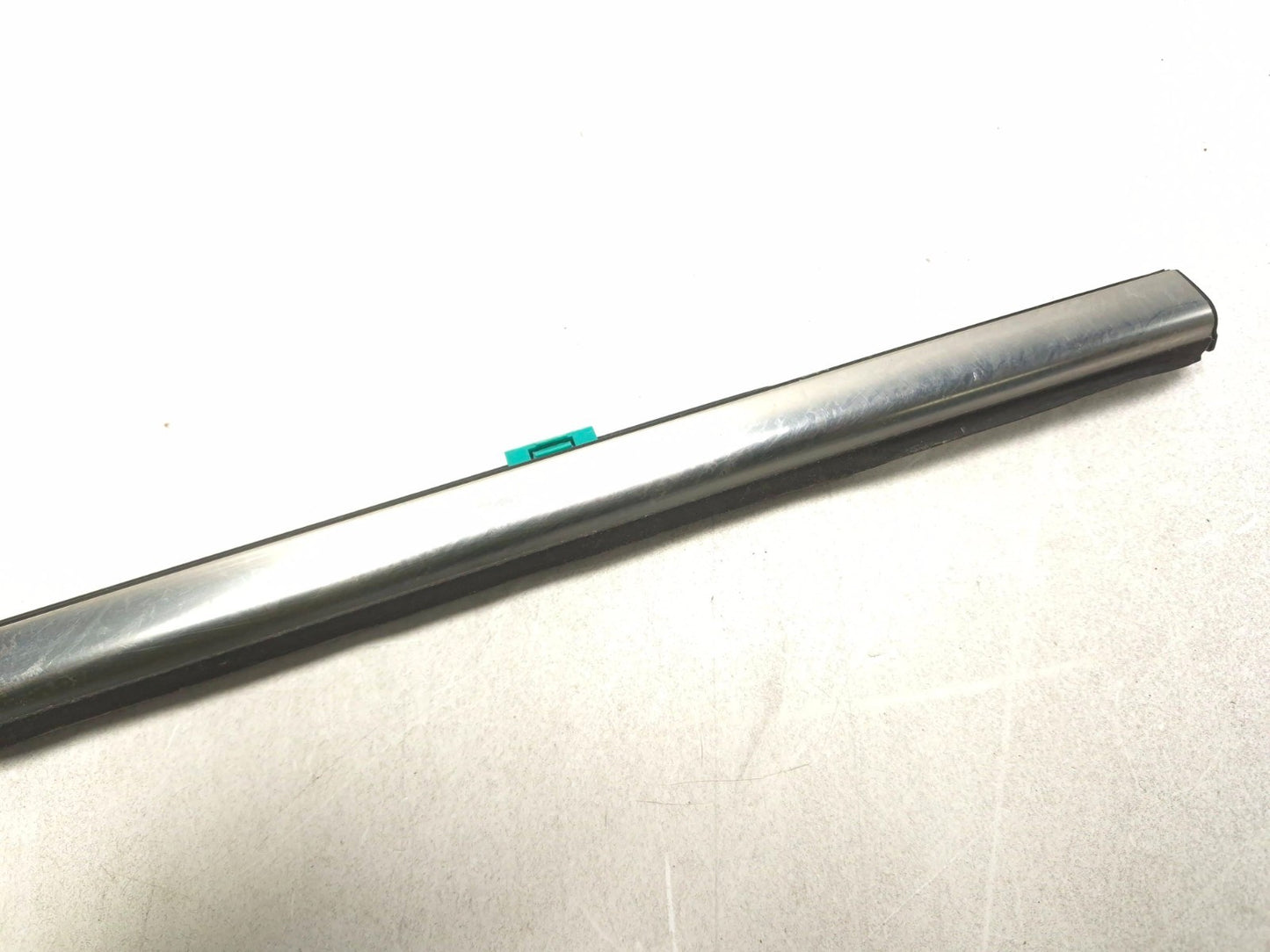 2014 Hyundai Elantra Gt Front Door Belt Outside Molding Passenger Side OEM