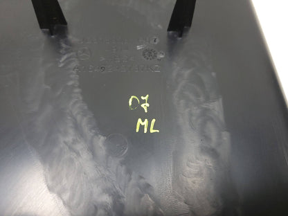 2007 Mercedes Ml Ml350 Ml500 Rear Seat Armrest w/ cup holder OEM