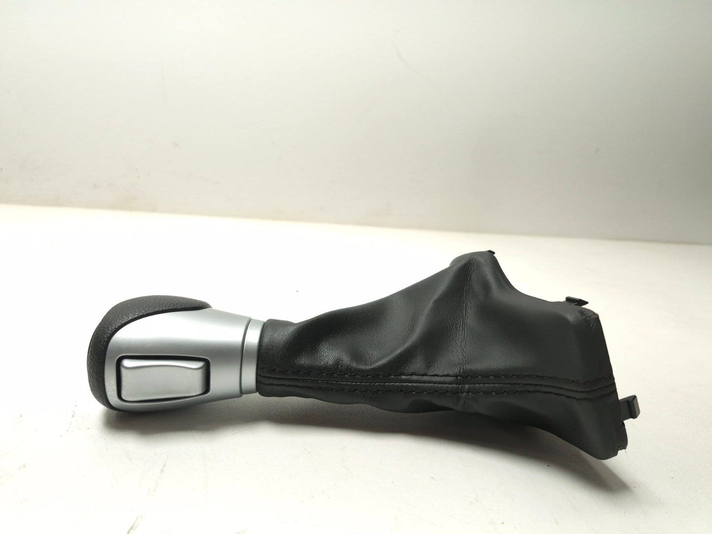 2019 Hyundai Kona Gear Shifter Knob W/ Trim Leather OEM