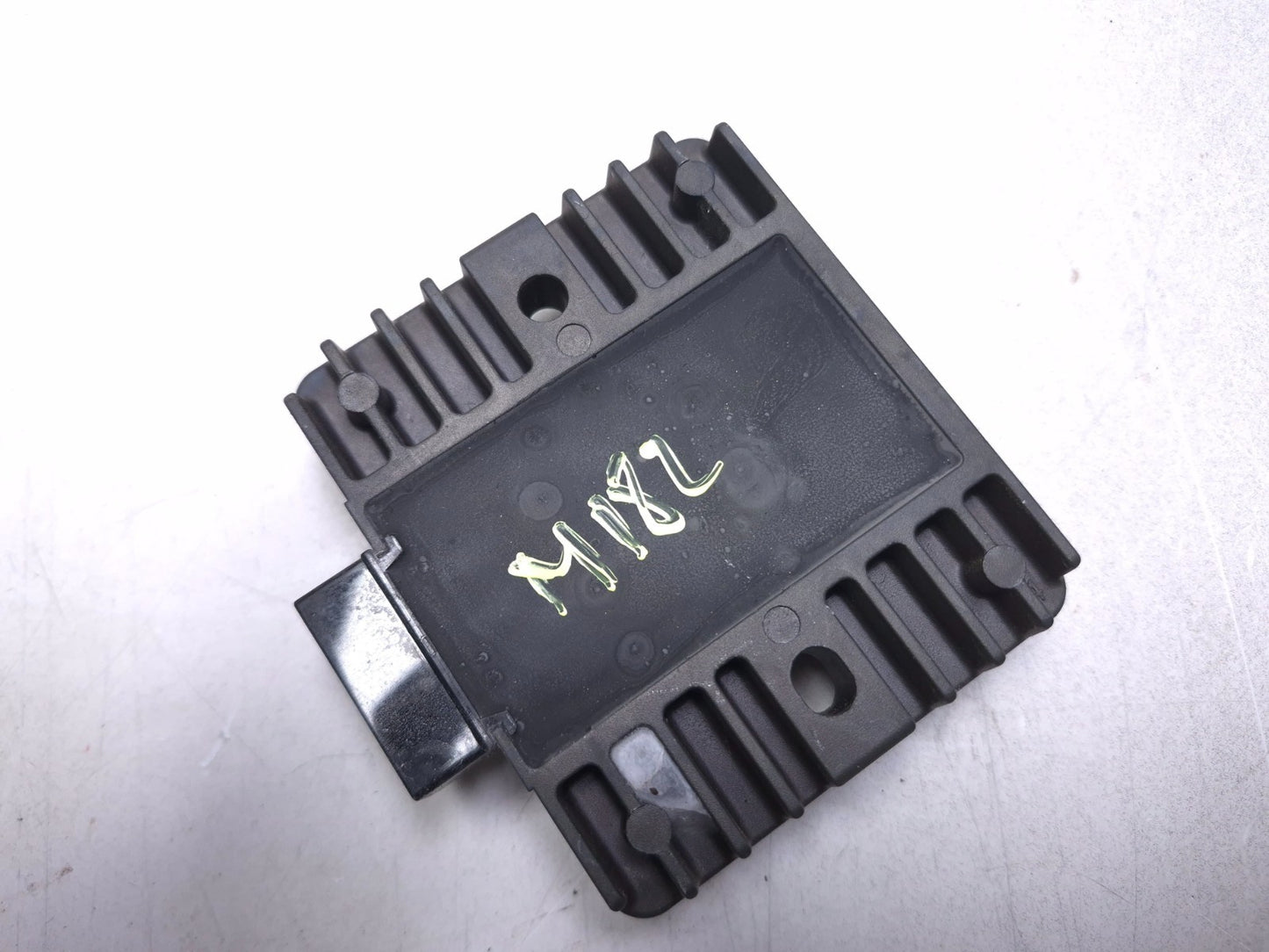 2016 Yamaha Yzf R3 Voltage Regulator Rectifier & Cover Pair OEM