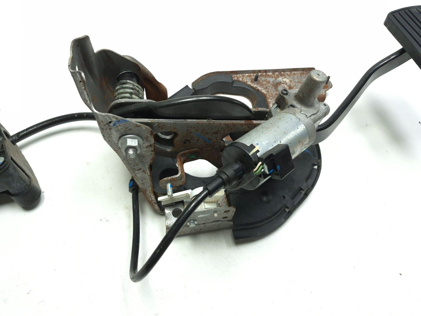 2013 Cadillac Escalade Esv Brake Pedal W/ Bracket Assy OEM