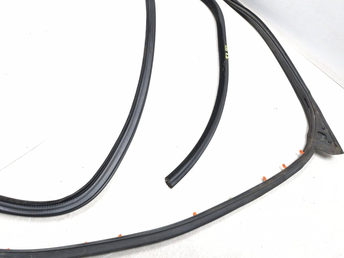 2018 Chrysler 300 Front Door Weatherstrip Seal Driver Side Left 2pcs OEM