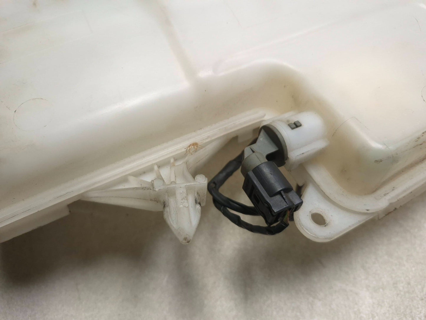 2011 BMW E90 328i Windshield Washer Fluid Reservoir OEM 7117842