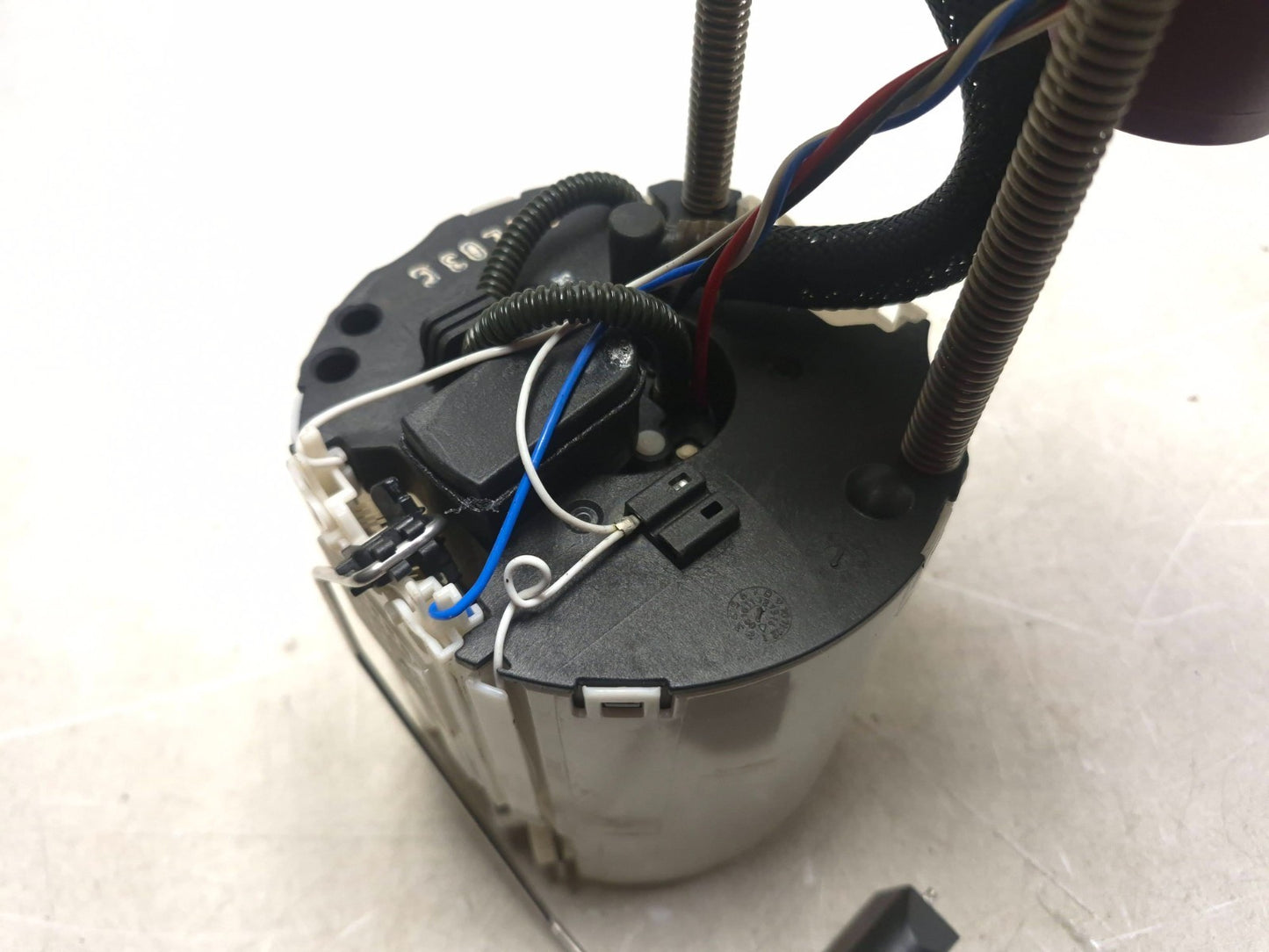 2012 Chevrolet Cruze Fuel Pump 13579099 OEM