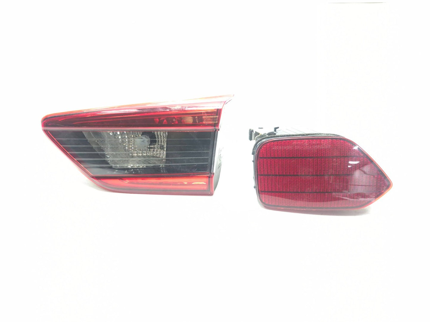 2022 Subaru Crosstrek Tail Light Inner & Reflector Passenger Side Right OEM