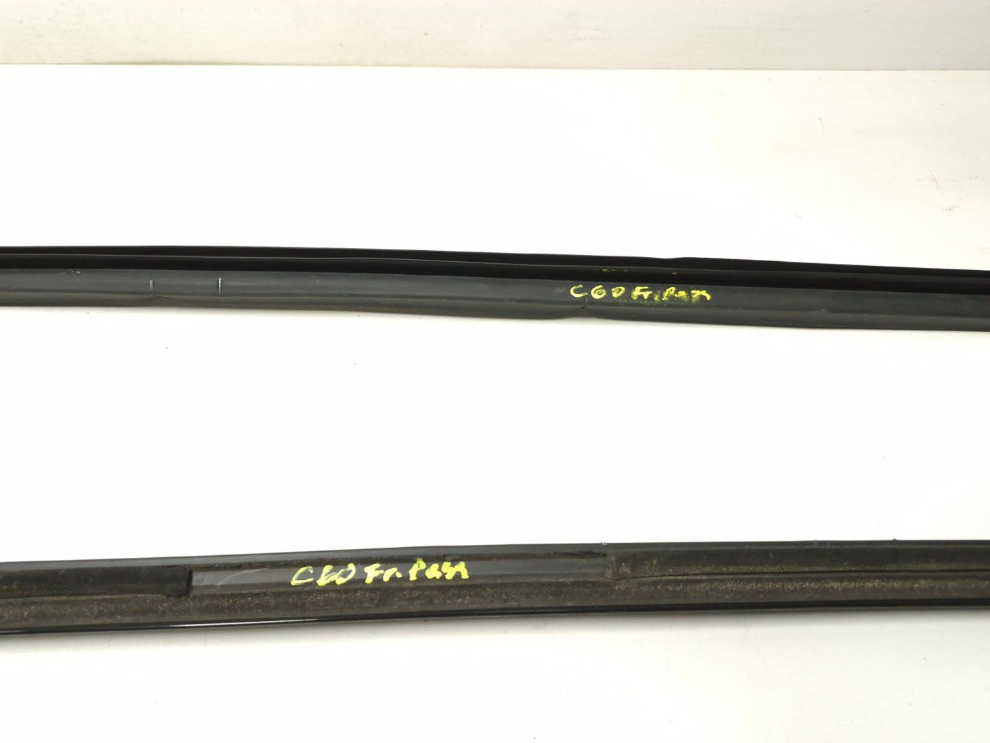 2007 Acura Tl Type-s Front Door Weatherstrip Seal Right Passenger Side Set OEM