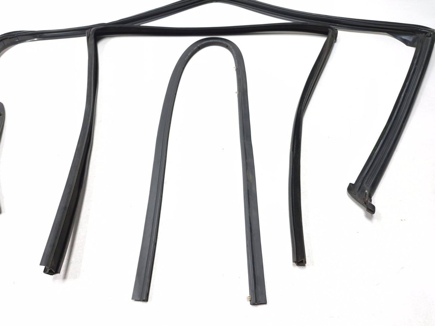2011 BMW 535i F10 Rear Door Window Belt &weatherstrip Seal Passenger Side Rh OEM