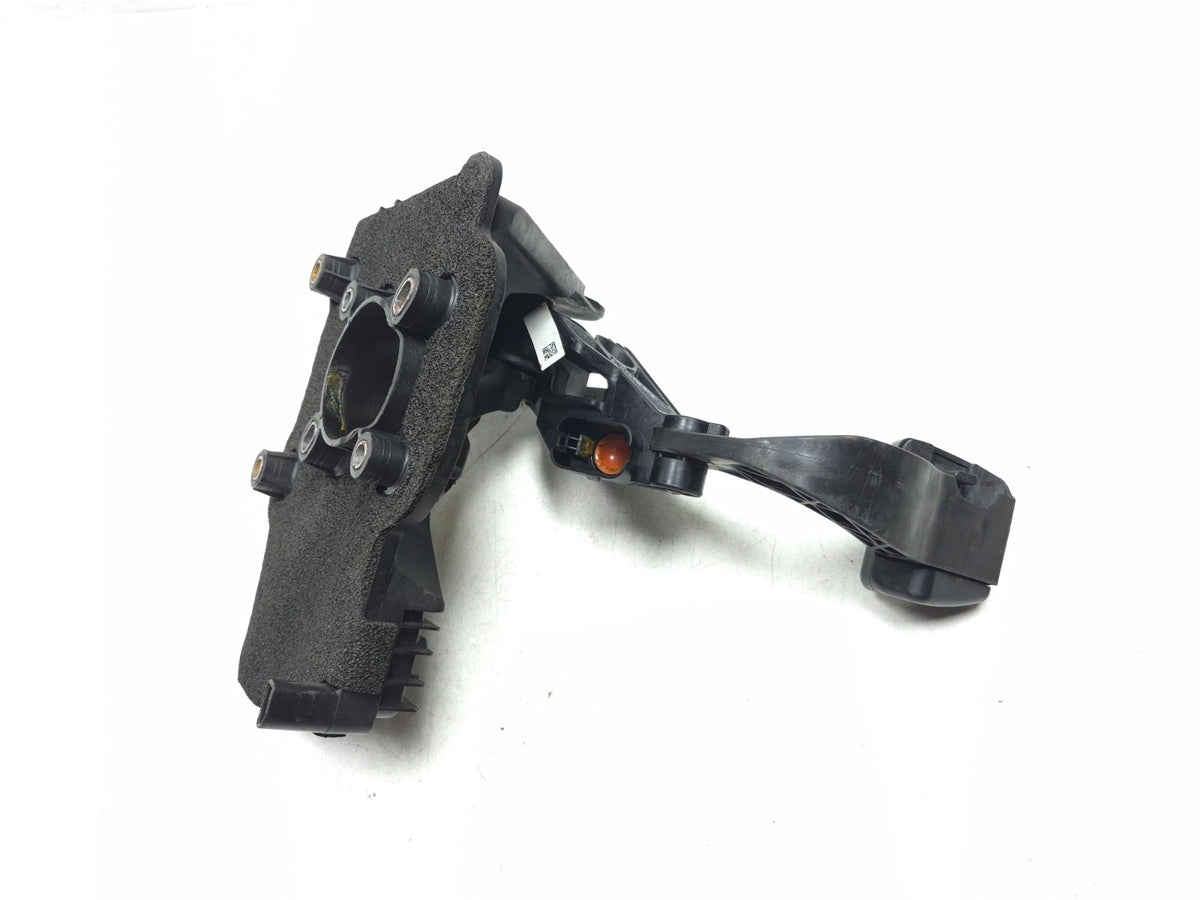 2017 Jeep Renegade Brake Pedal W/ Mount Bracket OEM