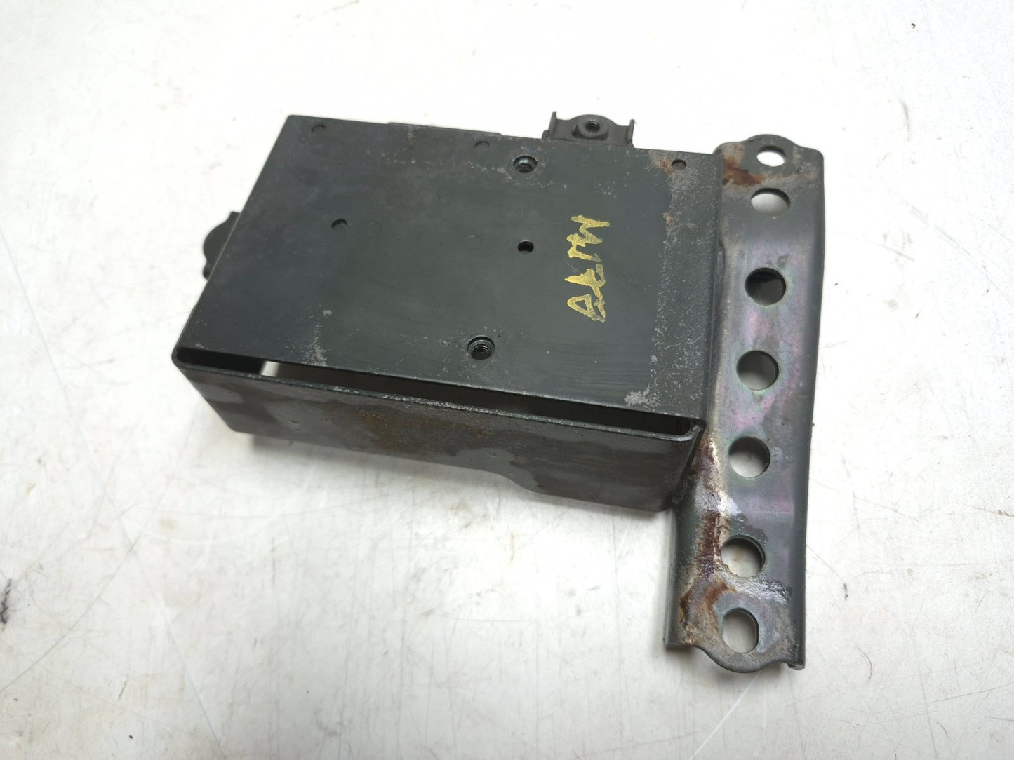 2004 Suzuki Intruder Volusia Vl800 Voltage Regulator Holder Bracket OEM