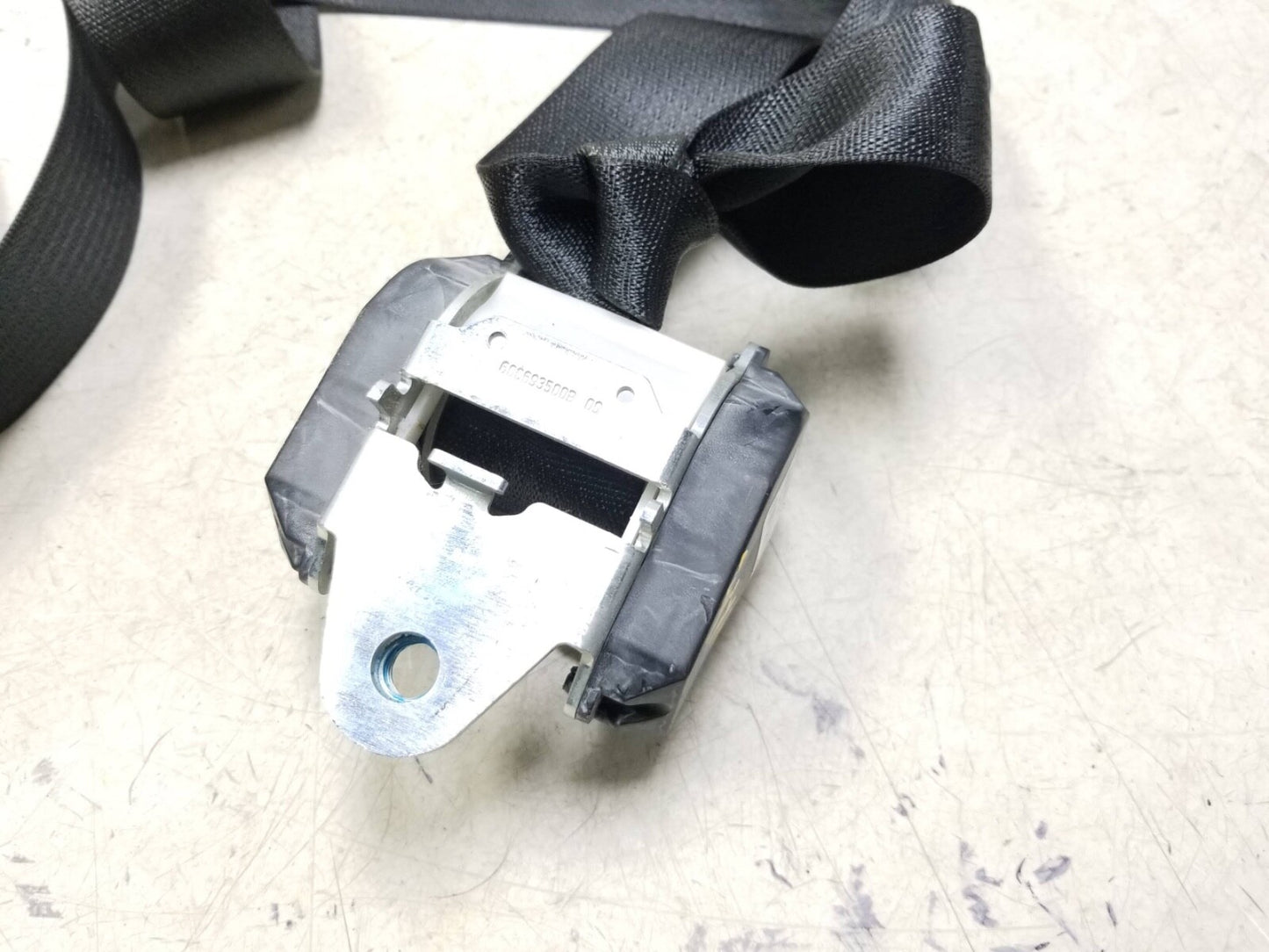 2010 - 2016 Cadillac SRX Rear Seat Belt Retractor Right & Center OEM