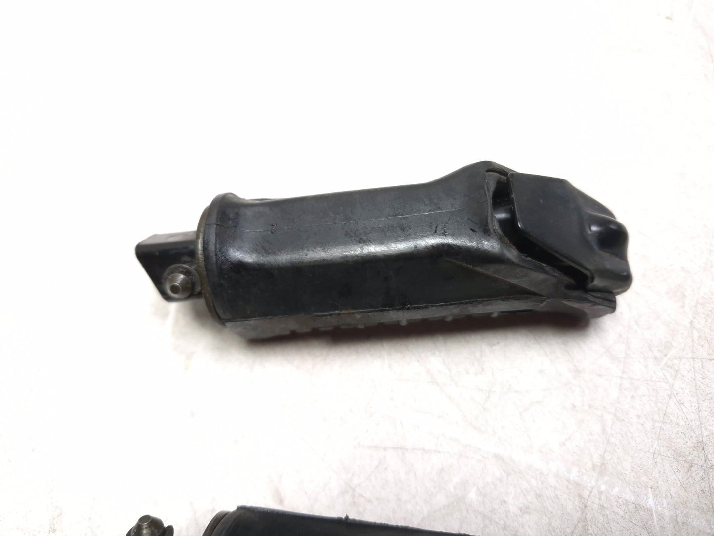 2006 Suzuki Gs 500fk Rear Footpeg Pair & Gear Shift Lever 3 Pcs OEM