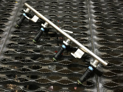 2015 Chrysler 200 Fuel Rail W/ Injector OEM