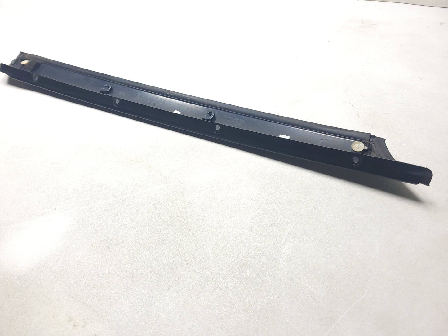 2007 Range Rover A Pillar Exterior Windshield Molding Passenger Side Right OEM