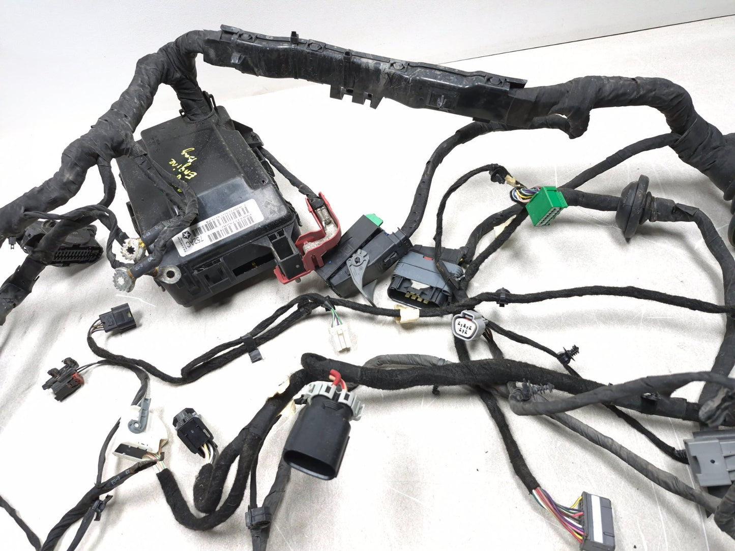 2018 Chrysler 300 AWD Engine Wire Harness & Fuse Box 3.6l OEM