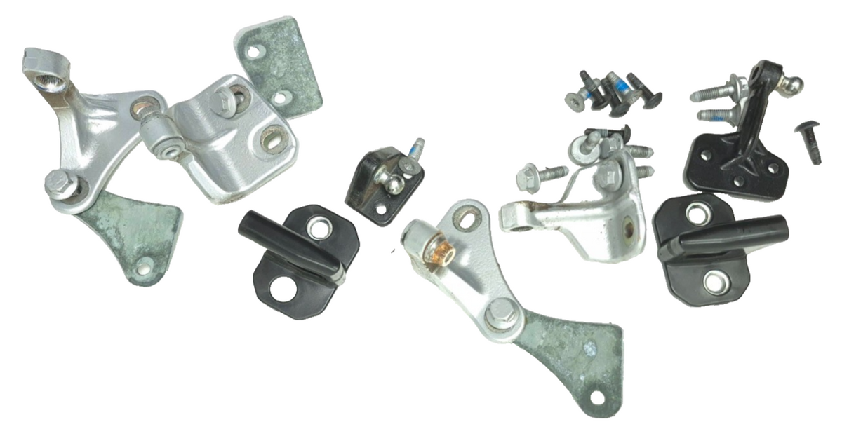 2010 Mercedes S400 Passenger Side Door Hinge & Striker 7pcs W/ Bolt 15pcs OEM