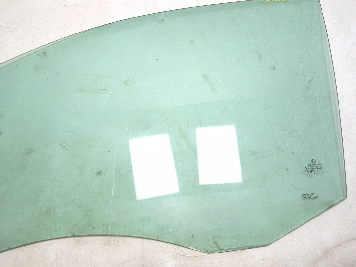 2011 Volkswagen Tiguan Front Door Window Glass Driver Side Left OEM