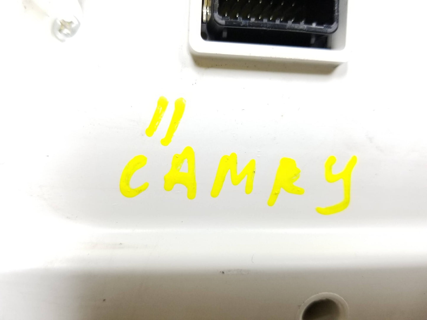 2010-2011 Toyota Camry Speedometer Instrument Cluster Gauges  2.5l OEM