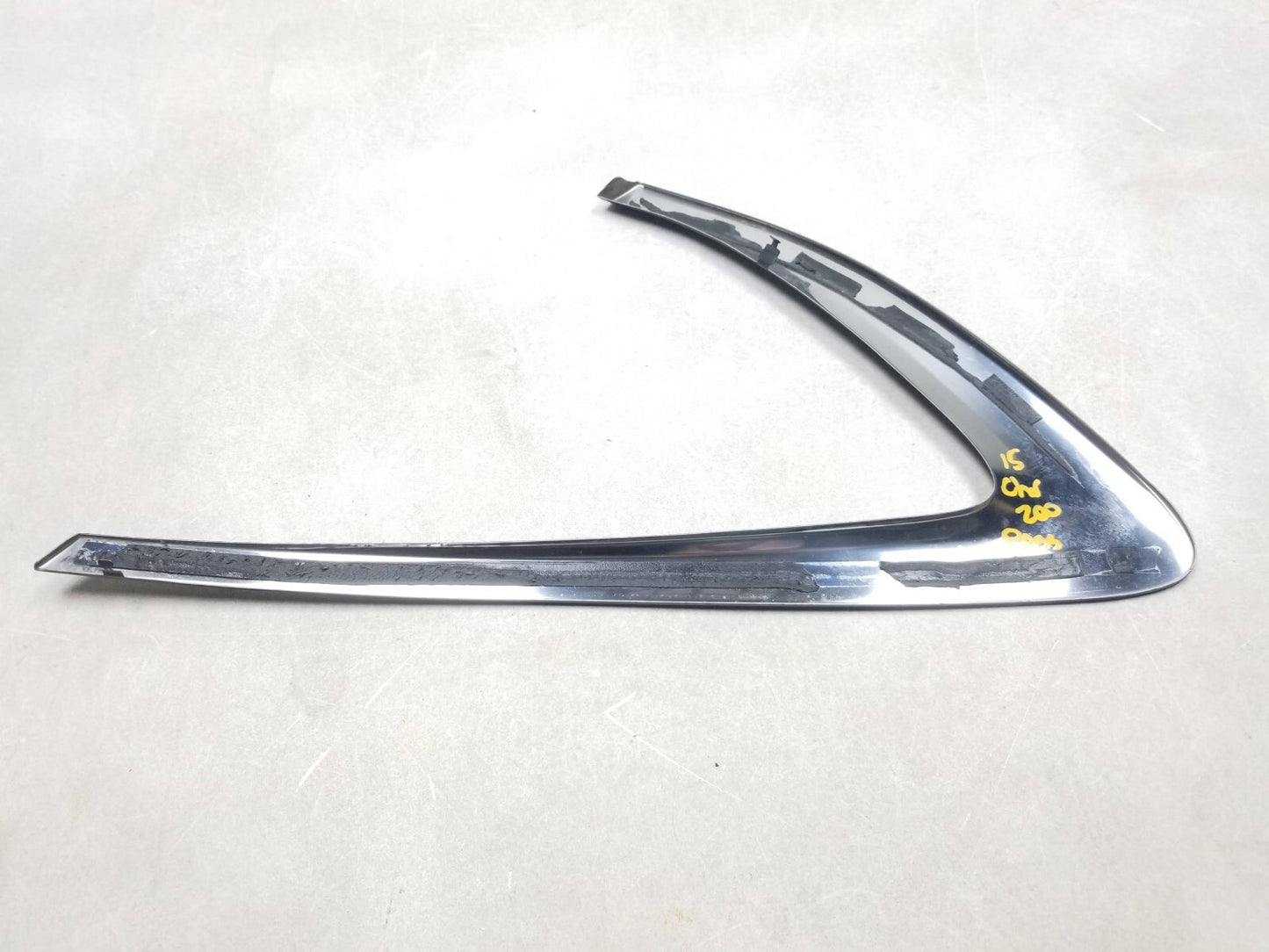 2015 Chrysler 200 Rear Quarter Glass Trim Molding Passenger Side Right OEM