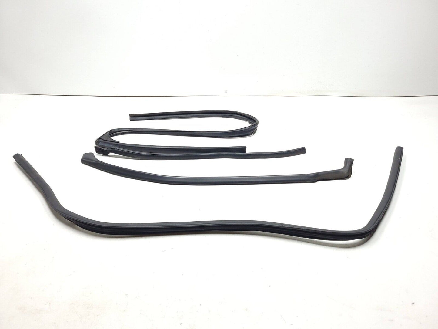 13-16 GMC Acadia Door Molding Belt Weather Strip Rear Passenger Side Right OEM