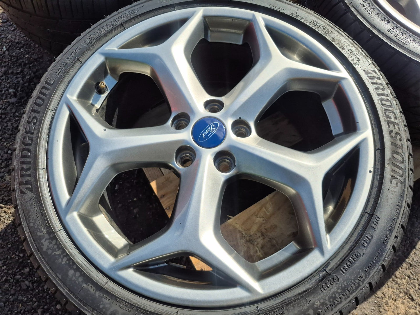 2014-2018 Ford Focus St Wheel Rim W/tire 18jx18 235/40/r18 Bridgestone 4 Pcs OEM