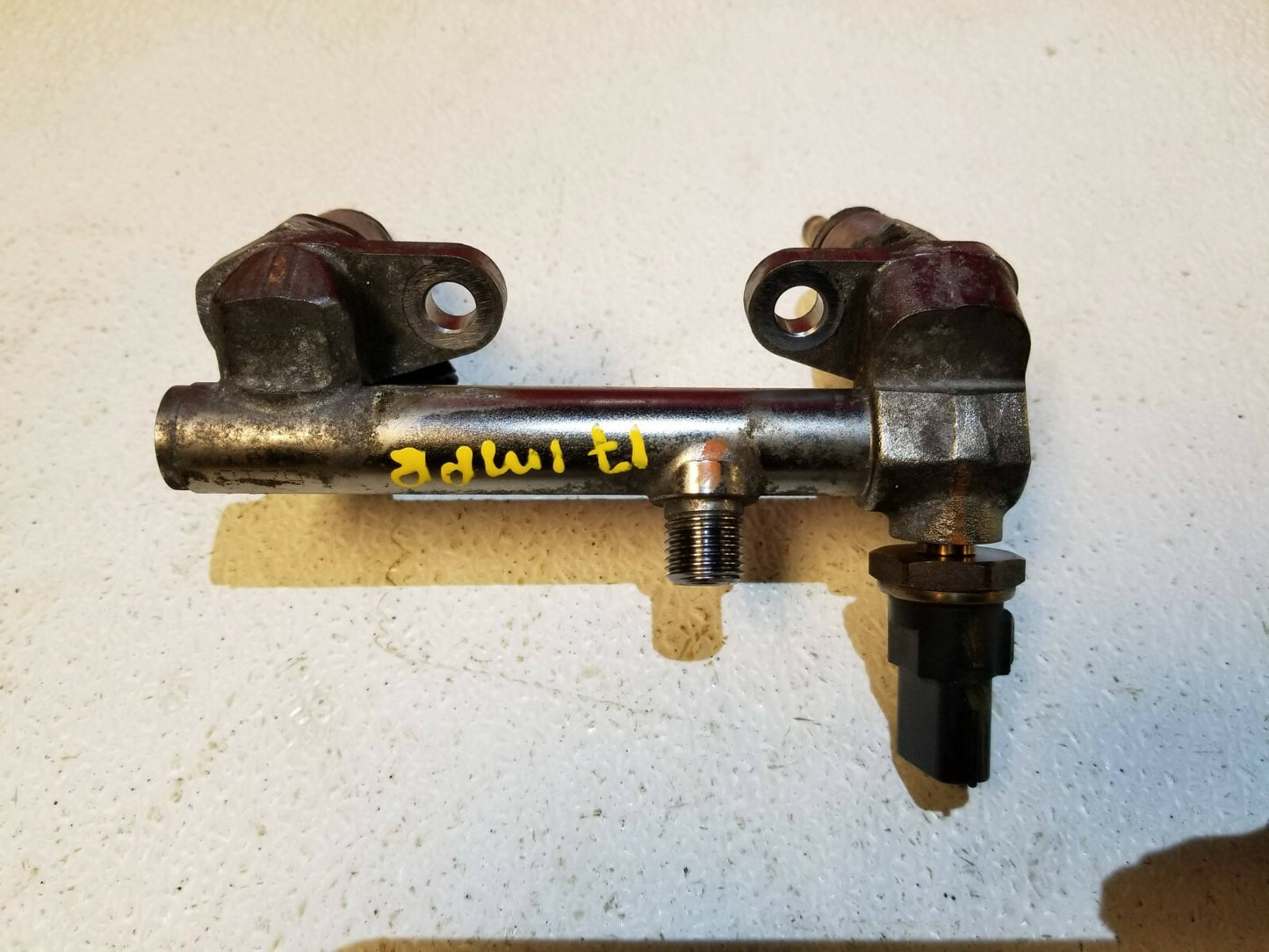 2017 Subaru Impreza Sport 2.0l Fuel Rail W/ Injector Pair OEM