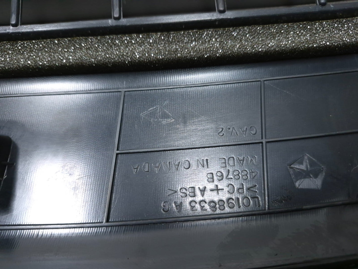 2018 Chrysler 300 Limited AWD Defrost Vent Panel OEM
