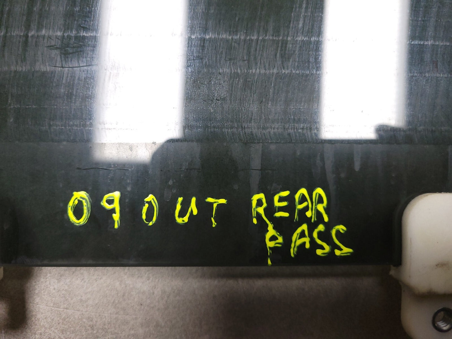 2009 Mitsubishi Outlander Rear Door Window Glass Passenger Side Right OEM