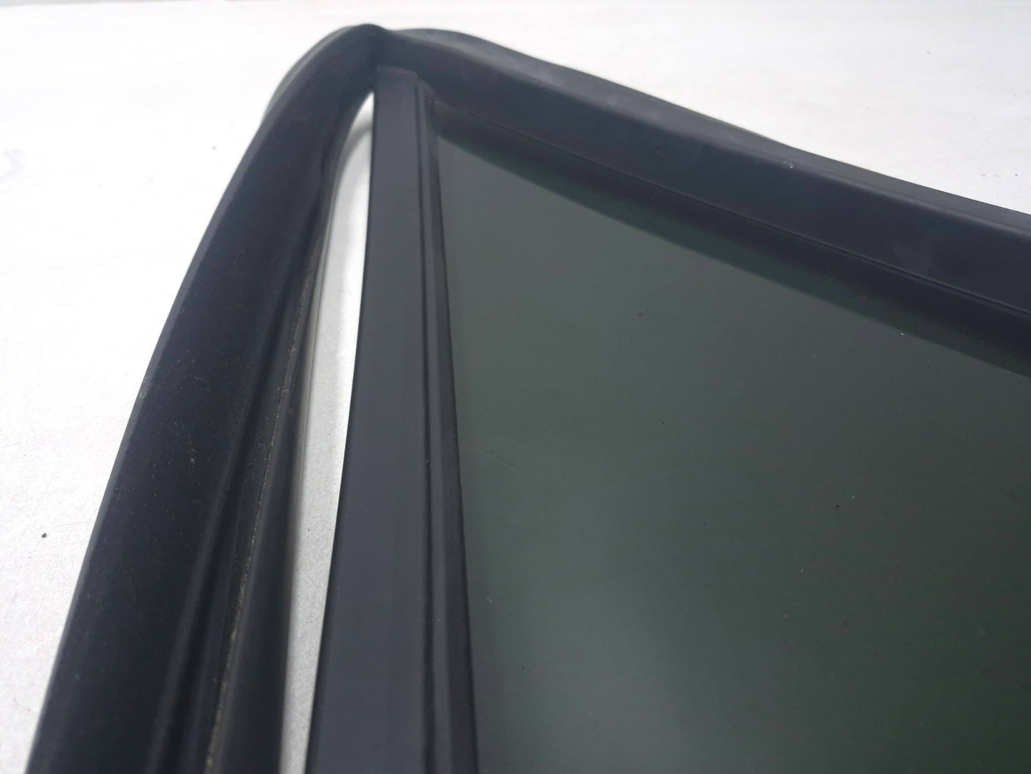 2007 Cadillac SRX Rear Door Vent Window Glass Passenger Side Right OEM