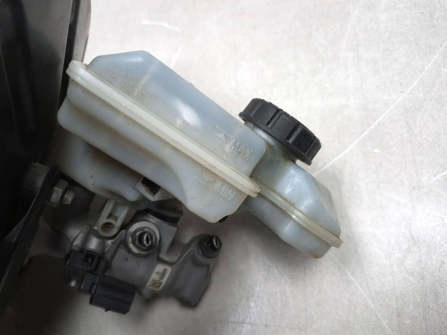 2015 Volkswagen Golf Power Brake Booster & Mater Cylinder OEM