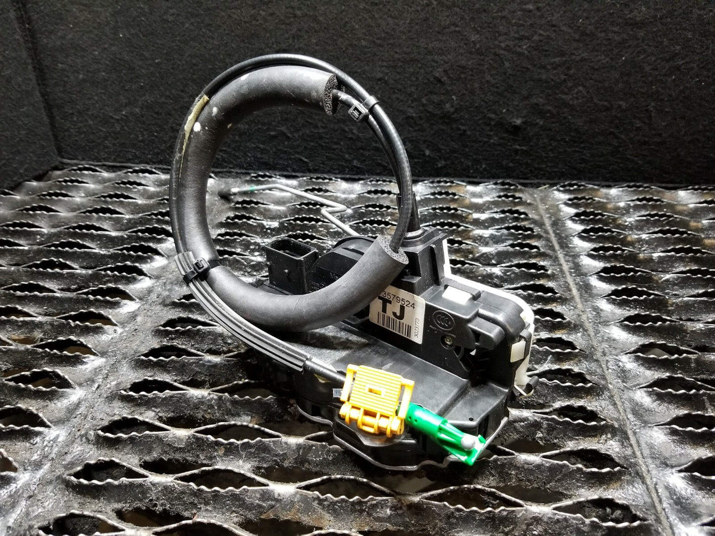 2014 Chevrolet Camaro Front Passenger Door Lock Latch Actuator OEM