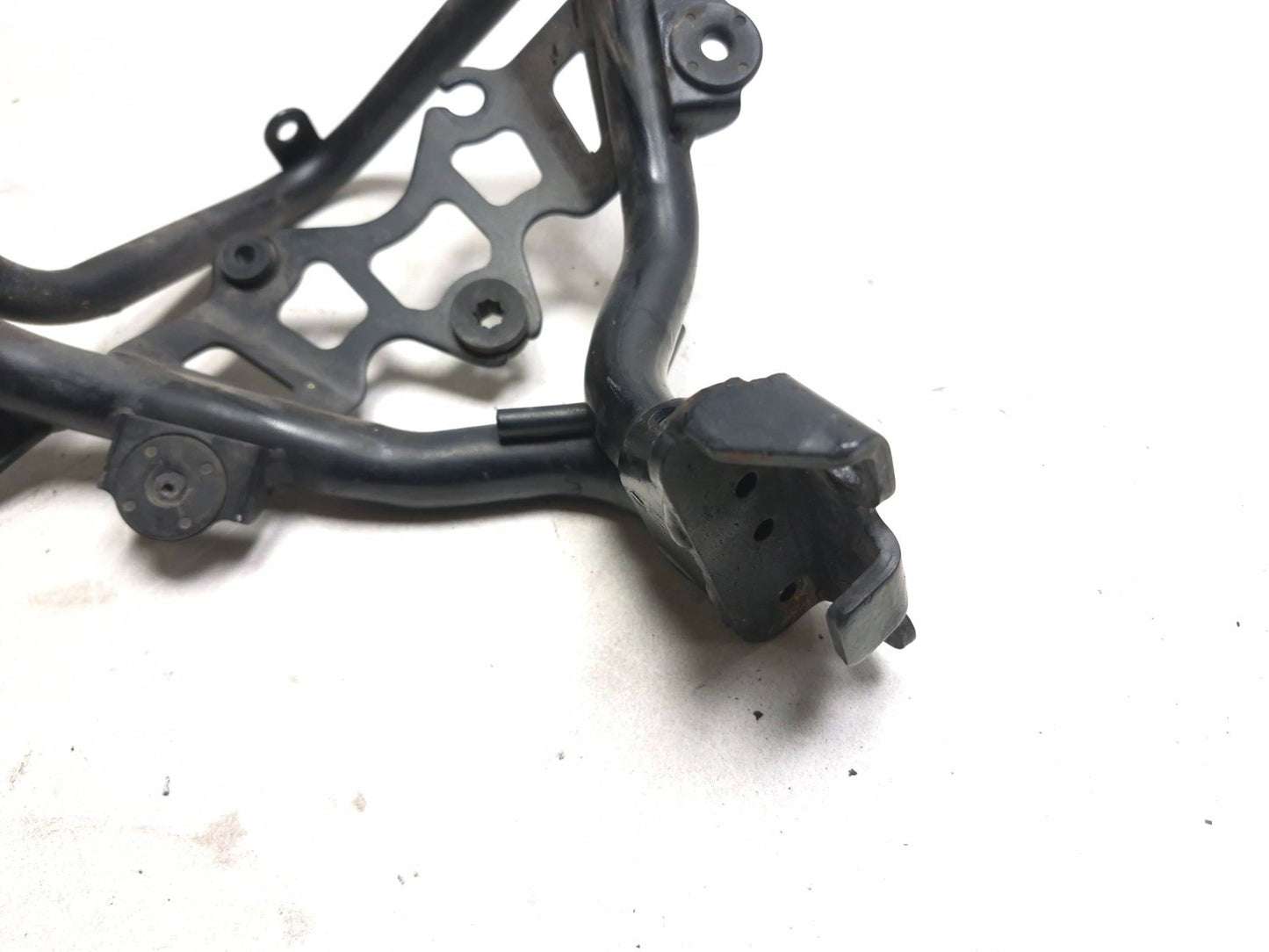 2003 Suzuki Sv 650 Front Upper Cowling Brace Bracket Mount OEM