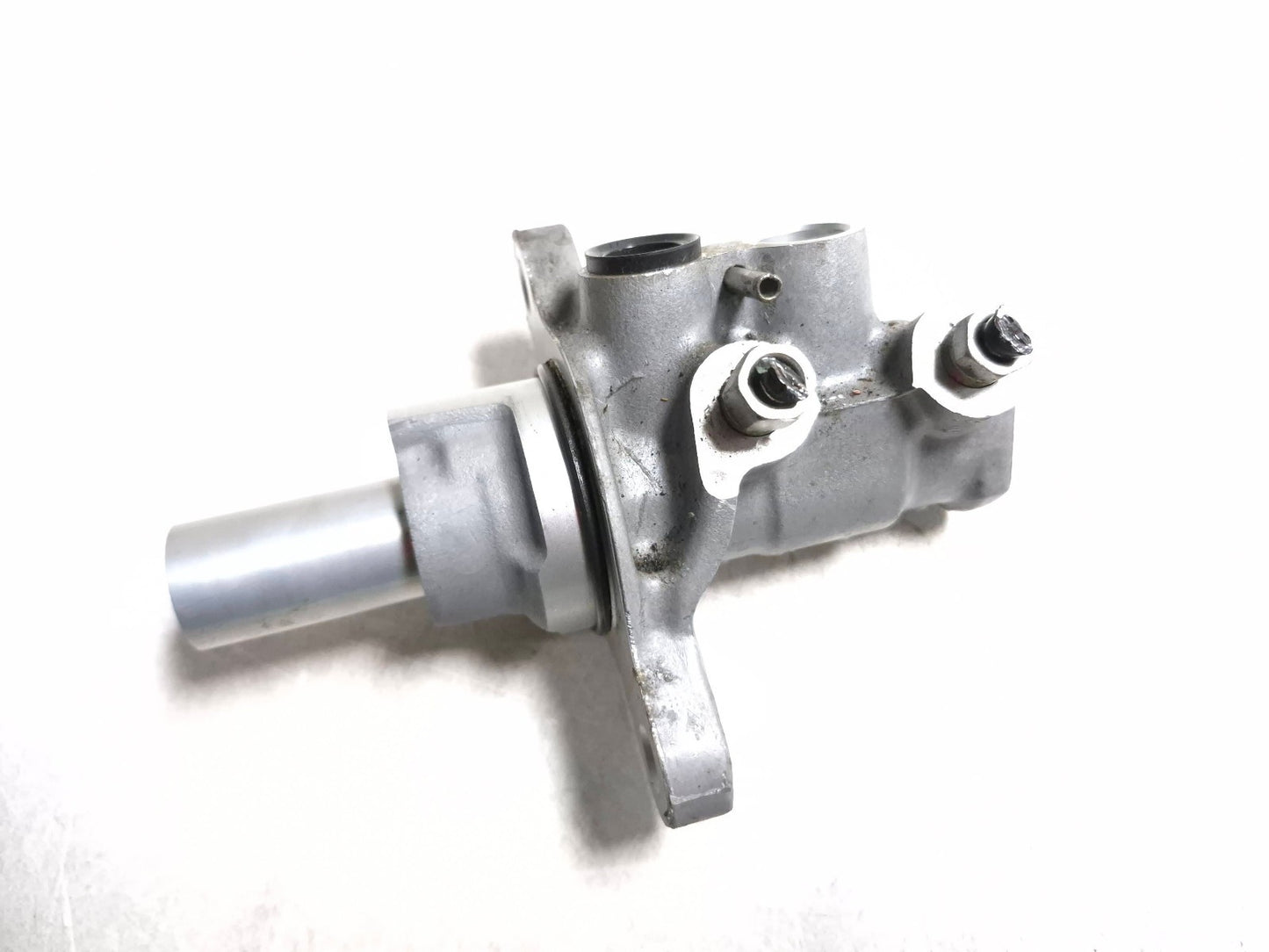 2010 Nissan Maxima Brake Master Cylinder OEM 46010-ja02a
